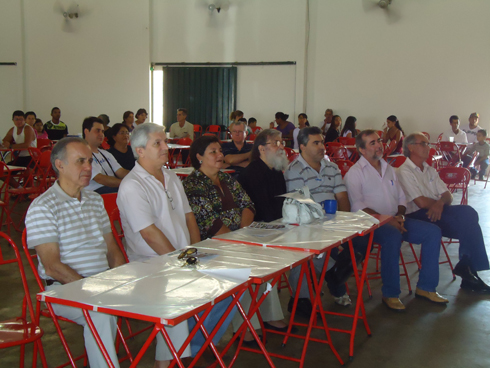 Prefeito Gilberto Arroyo; presidente da Apae, Domingo Izidoro Triveloni Gil; vereadora Onilda; Siqueira e os vereadores Marcelo, Zinho e Nardo Gurjon